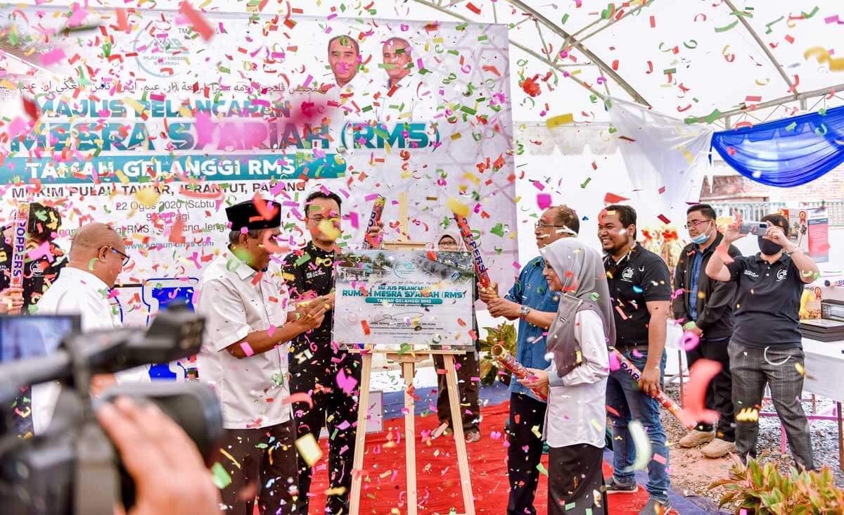 Project ceremony evidence showing developer credibility and public confidence behind Taman Gelanggi Perdana 2.